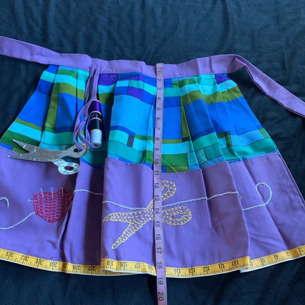 Handmade Apron Embroidery Sewing Pattern - Picture 11 of 13